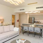 Ibia Homes - Stylish Downtown Dubai Escape 3Br With City Views